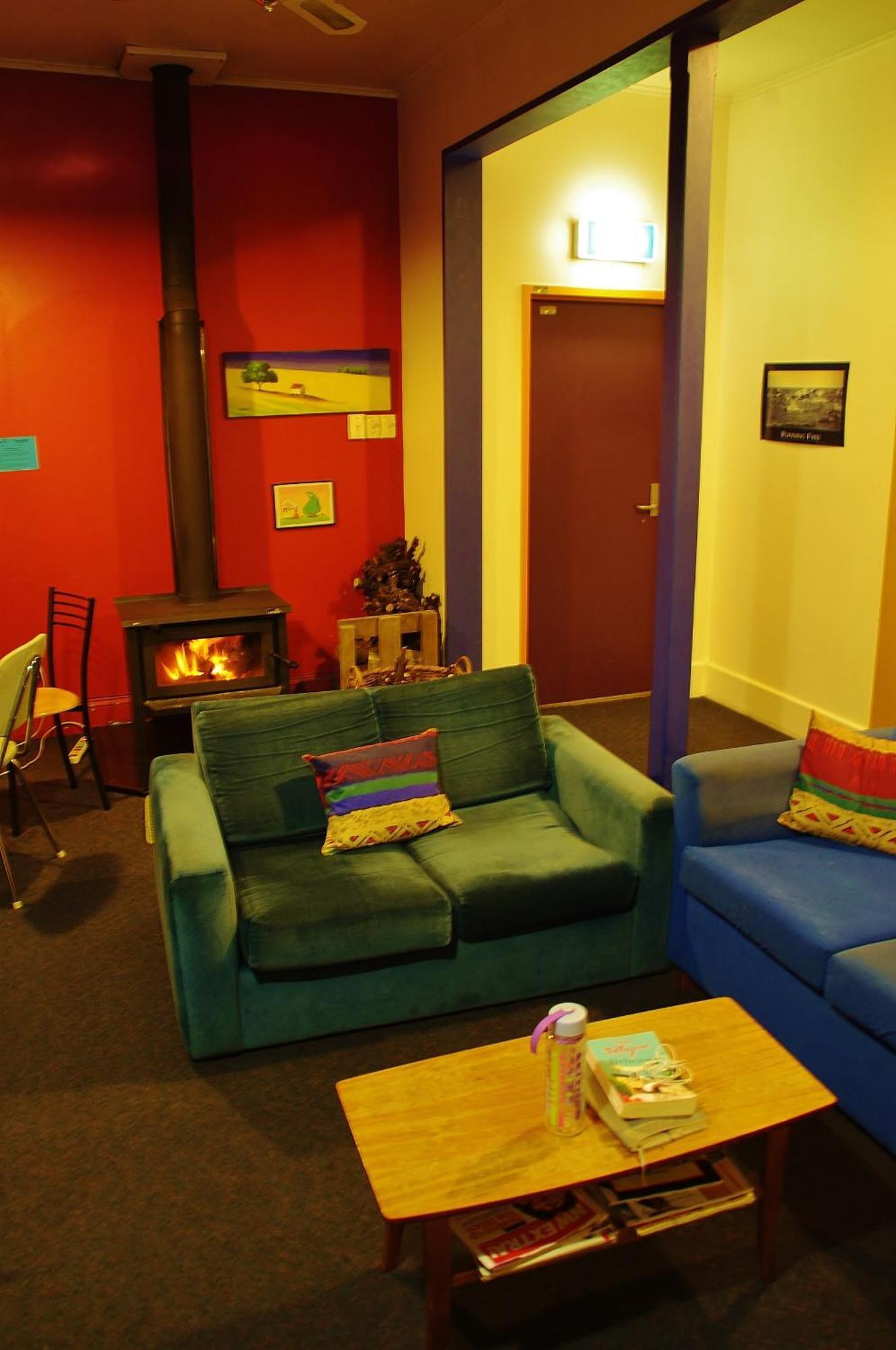 Sequoia Lodge Backpackers Піктон Екстер'єр фото