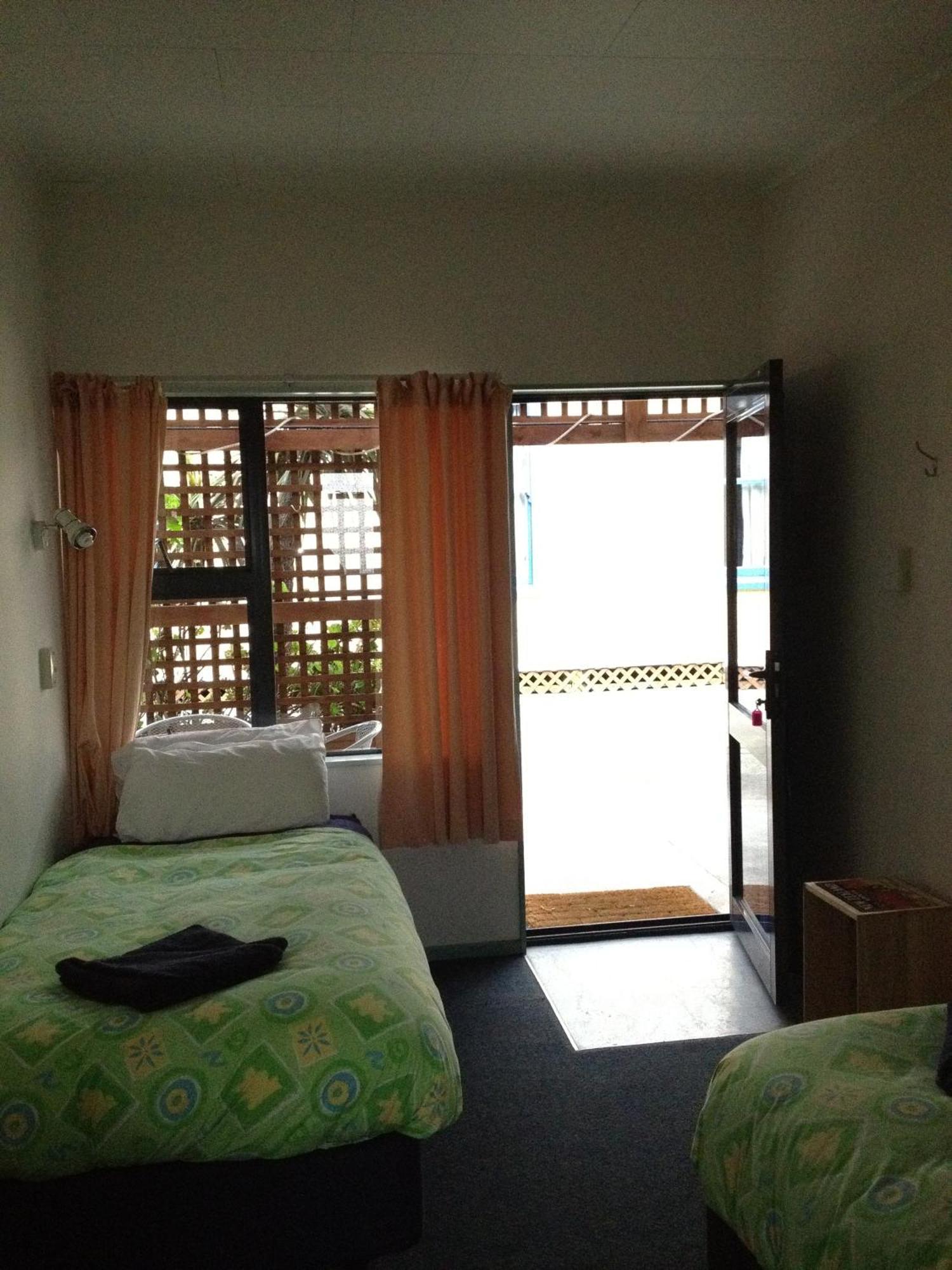 Sequoia Lodge Backpackers Піктон Екстер'єр фото