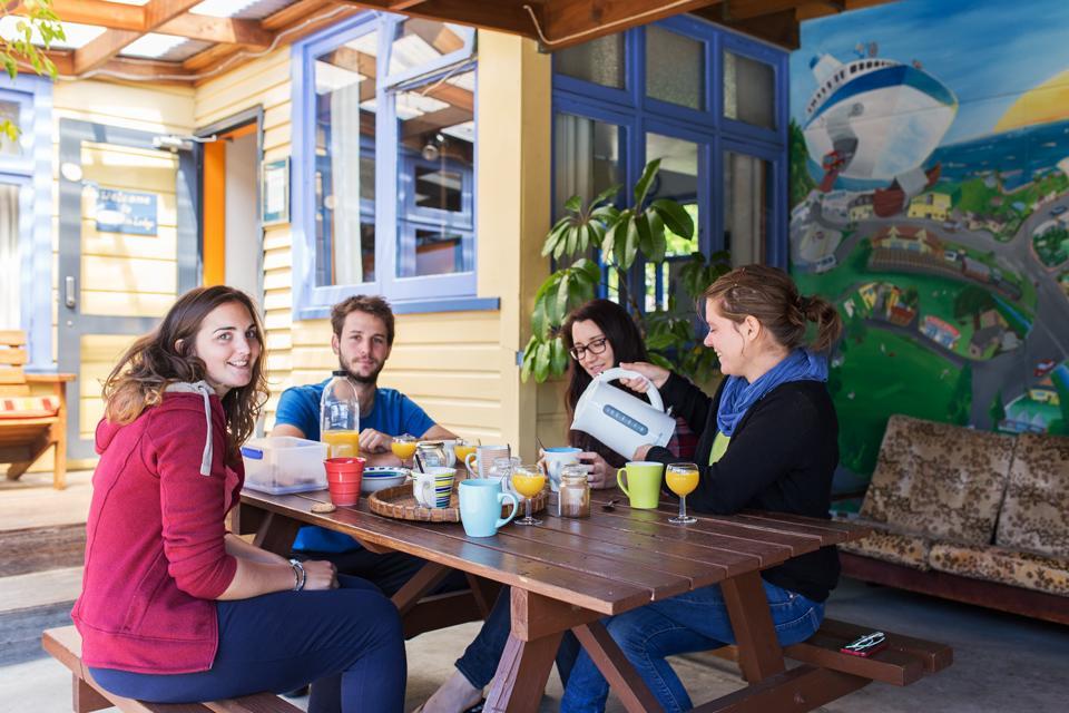 Sequoia Lodge Backpackers Піктон Екстер'єр фото