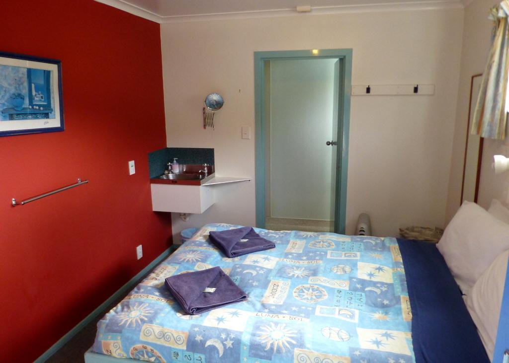 Sequoia Lodge Backpackers Піктон Екстер'єр фото