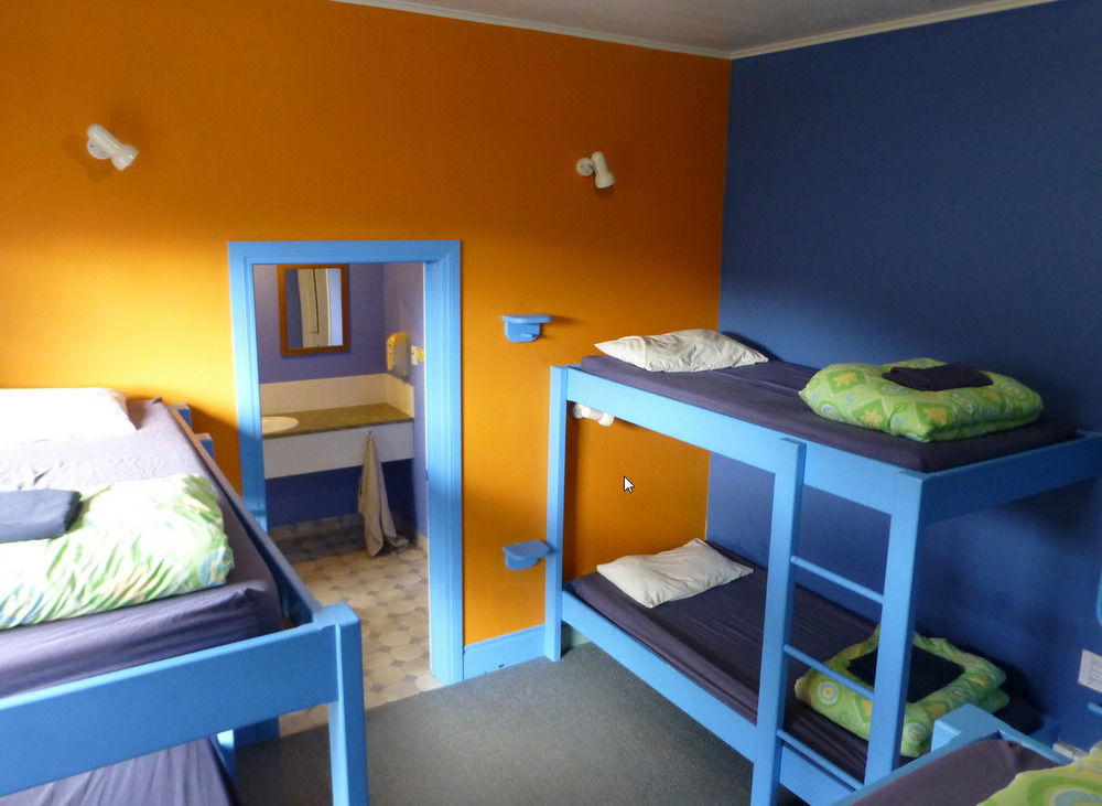 Sequoia Lodge Backpackers Піктон Екстер'єр фото