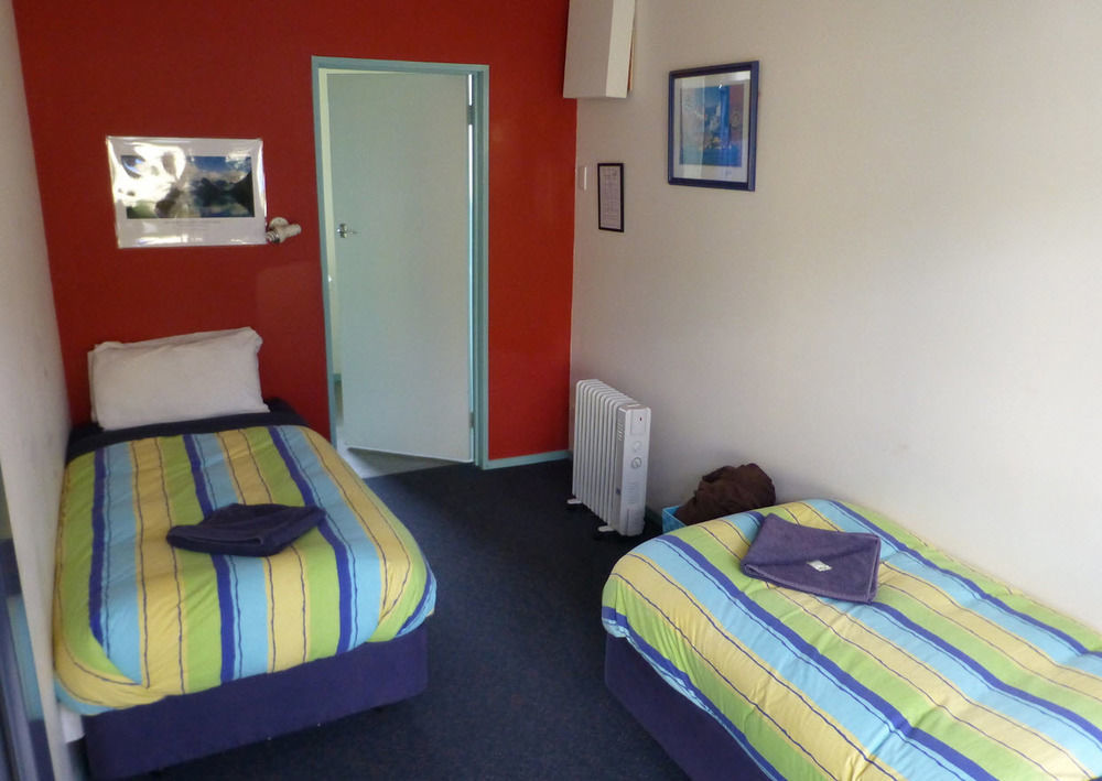 Sequoia Lodge Backpackers Піктон Екстер'єр фото