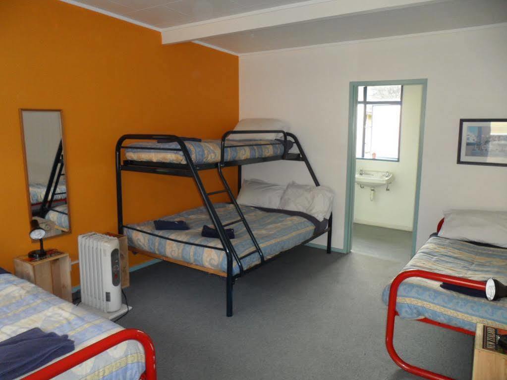 Sequoia Lodge Backpackers Піктон Екстер'єр фото